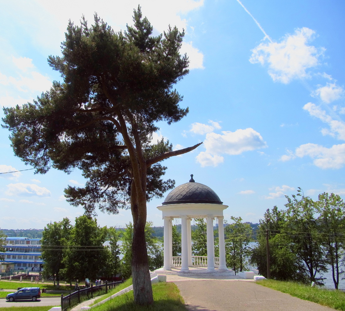Kostroma, Улица 1 Мая, беседка Островского