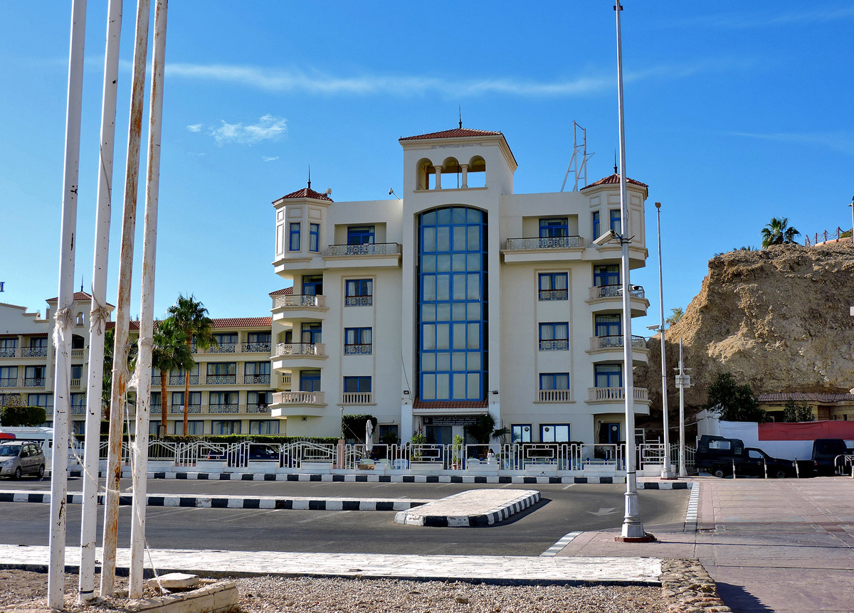 Шарм-эш-Шейх, Naama Bay, Al Sultan Qabous-Mashaba, Helnan Marina Sharm Hotel