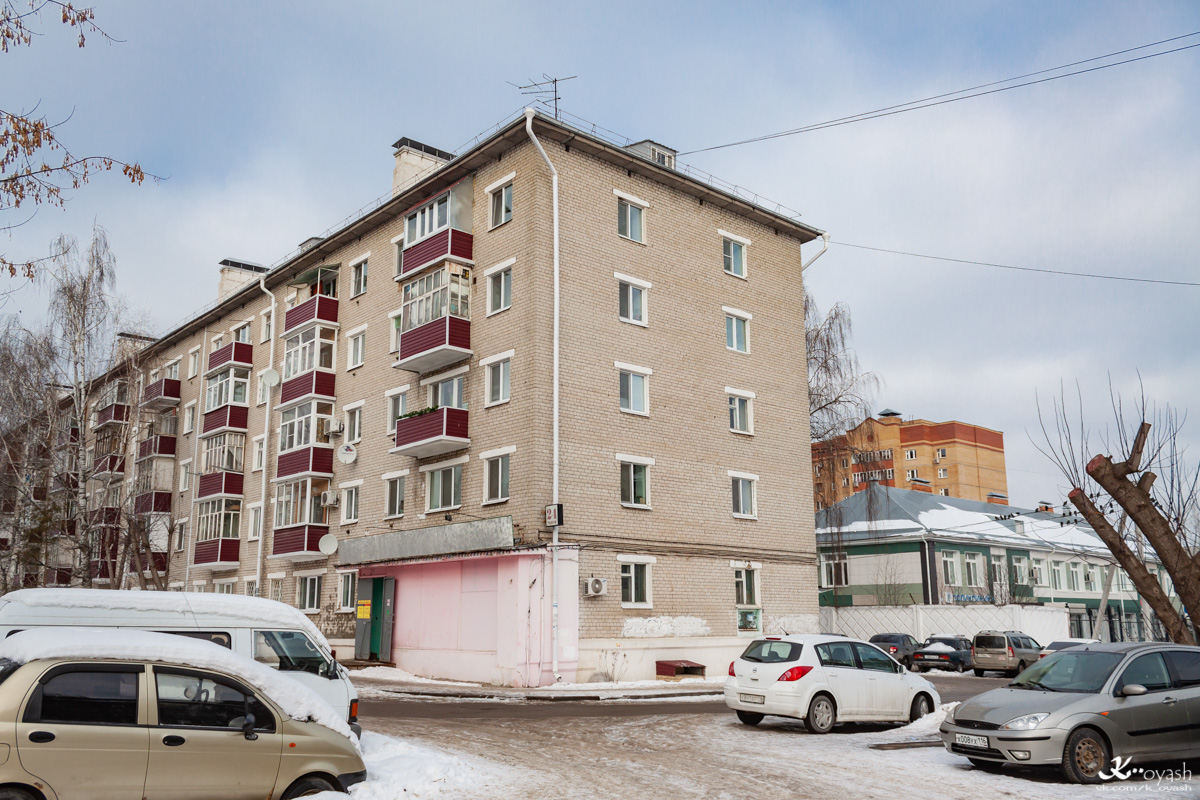 Казань, Артиллерийская улица, 25 / Улица Зур Урам, 38; Ново-Азинская улица, 33