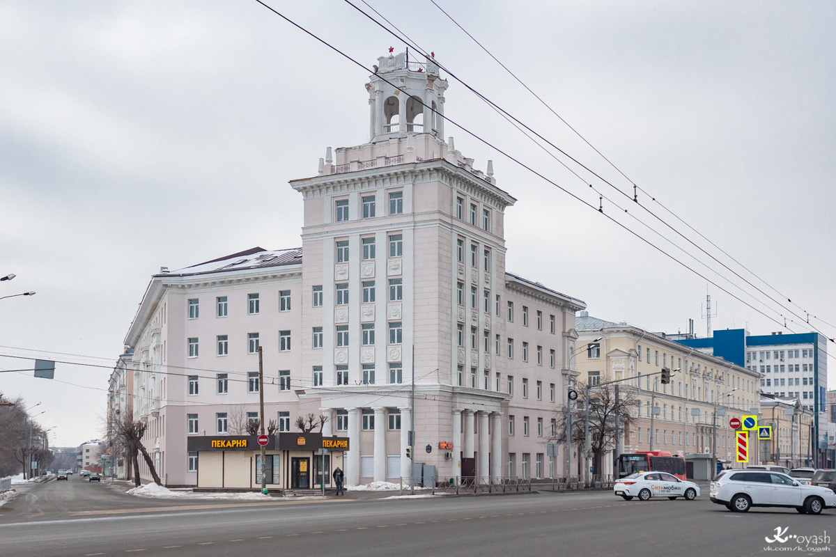 Казань, Улица Николая Ершова, 32 / Улица Абжалилова, 23; Улица Николая Ершова, 30