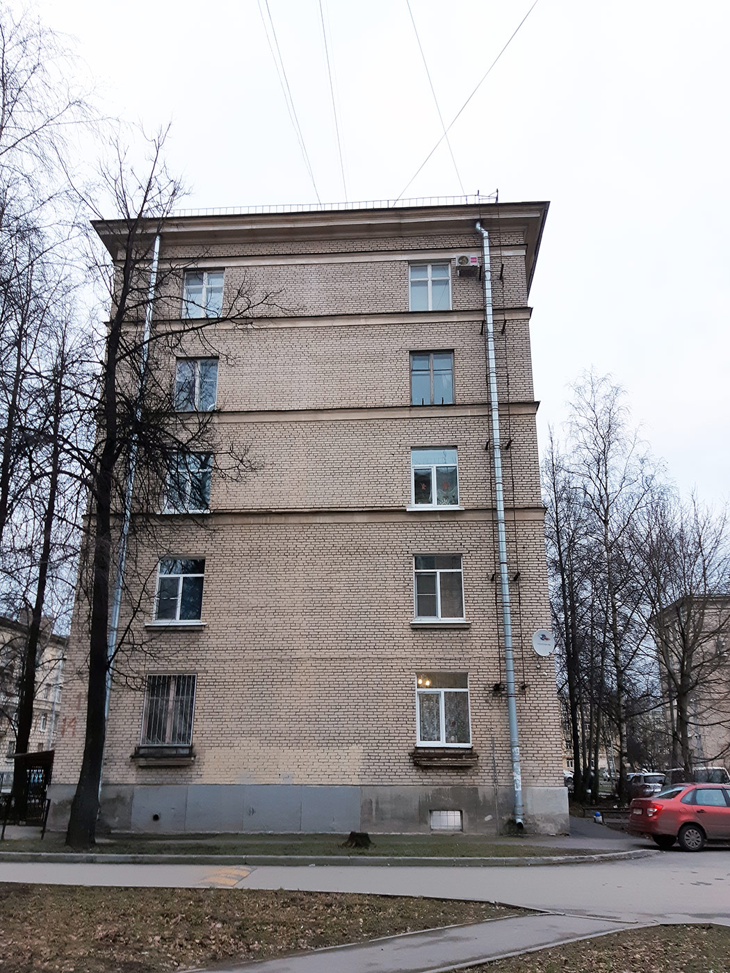 Колпино, Улица Веры Слуцкой, 14