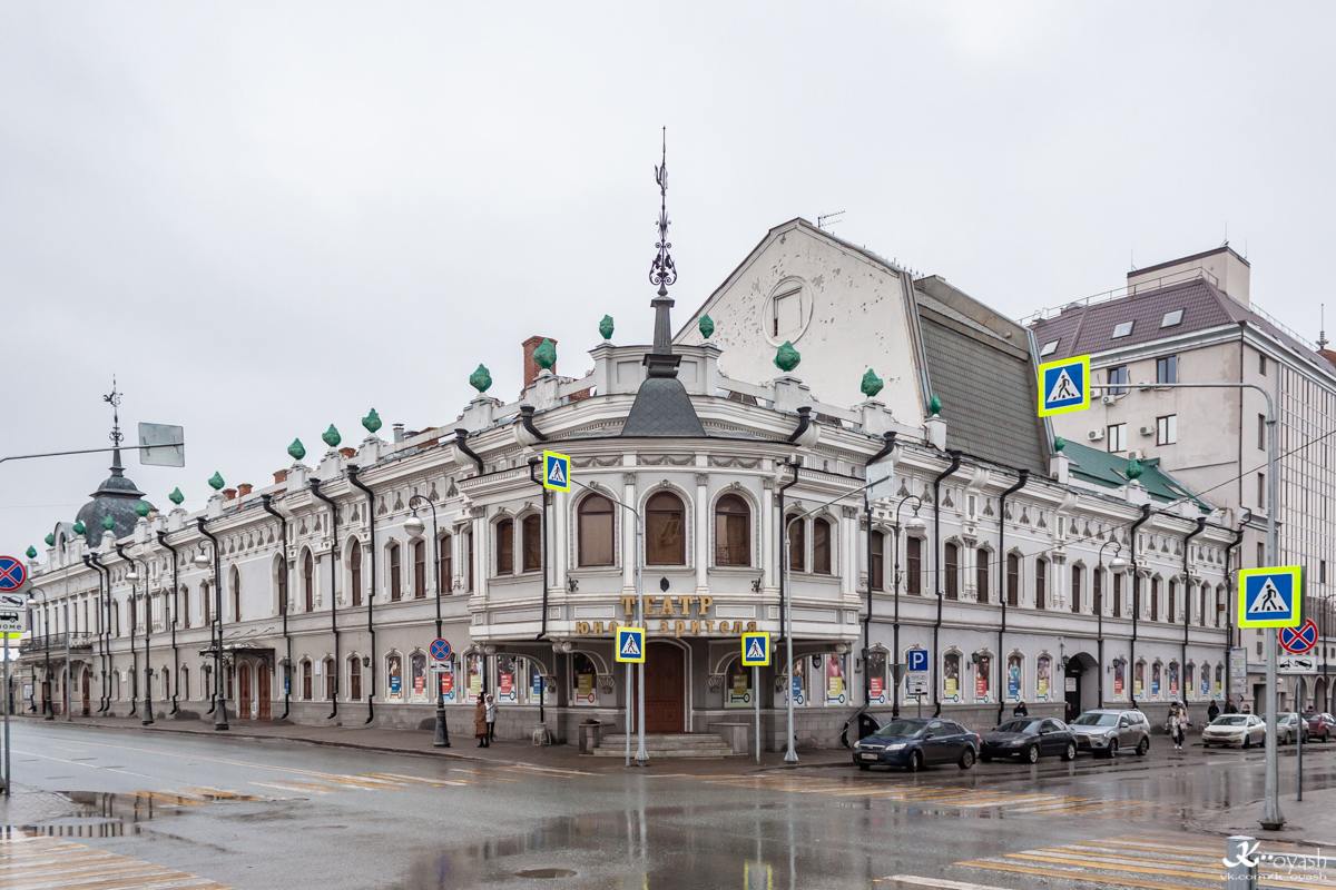 Казань, Улица Островского, 10 / Улица Кави Наджми, 4