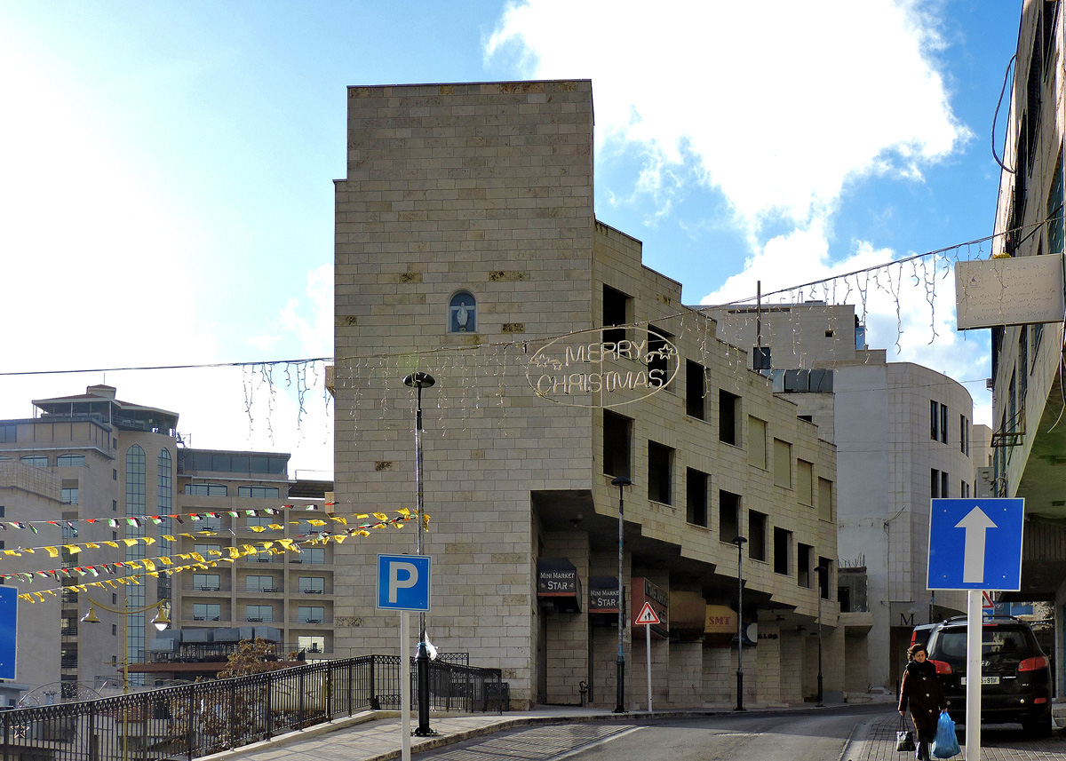 Вифлеем, 30 Star Street, 1-3