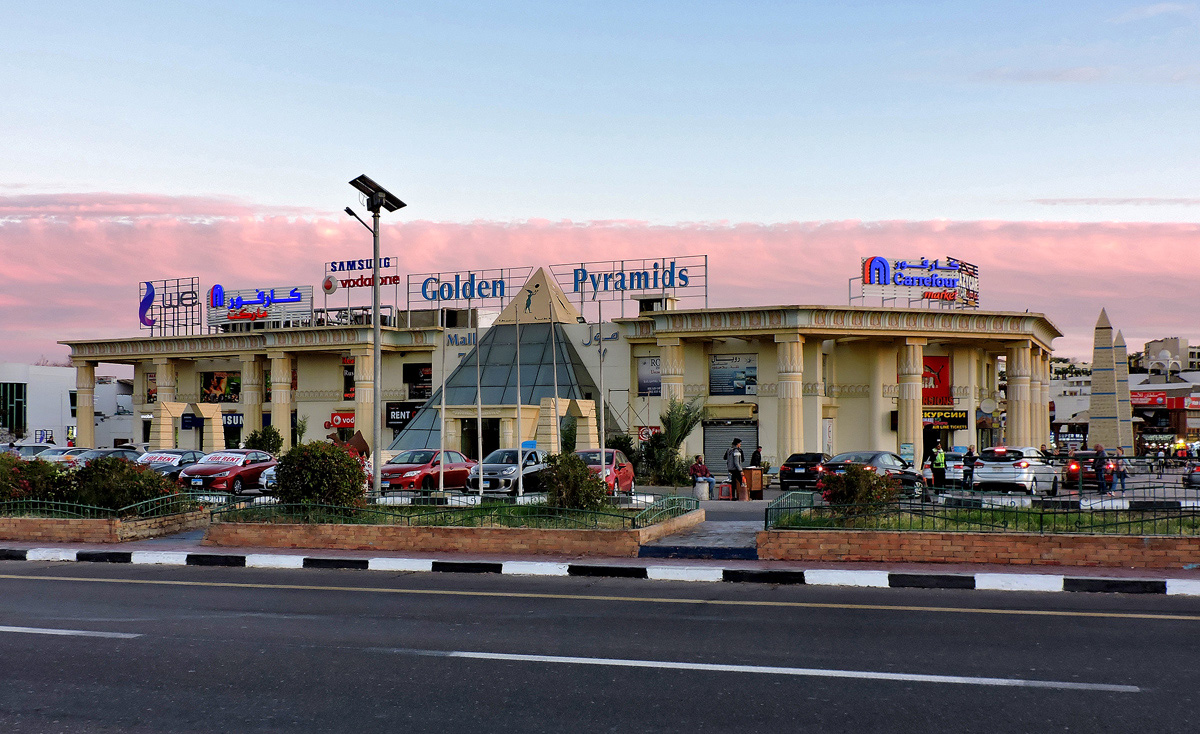 Шарм-эш-Шейх, Naama Bay, El Salam Road, Golden Piramids