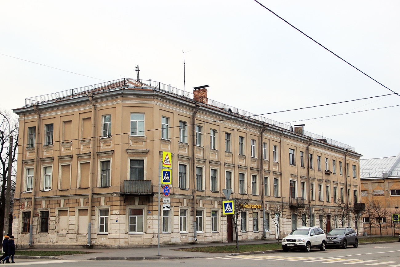 Кронштадт, Ленинградская улица, 14 / Улица Аммермана, 23