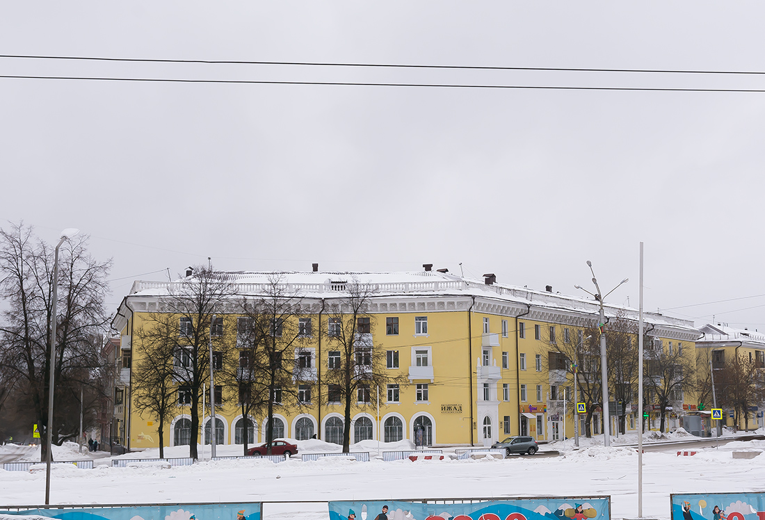 Ufa, Улица Космонавтов, 22 / Улица Мира, 25