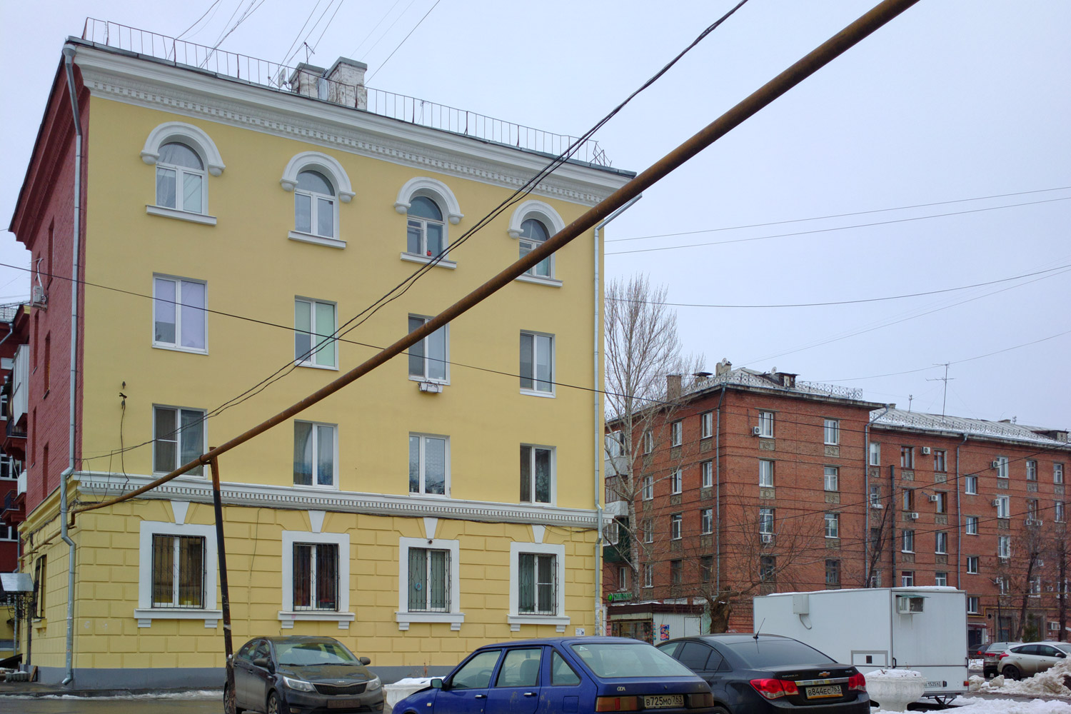 Самара, Проспект Металлургов, 81 / улица Строителей, 24; Проспект Металлургов, 83 / улица Строителей, 29