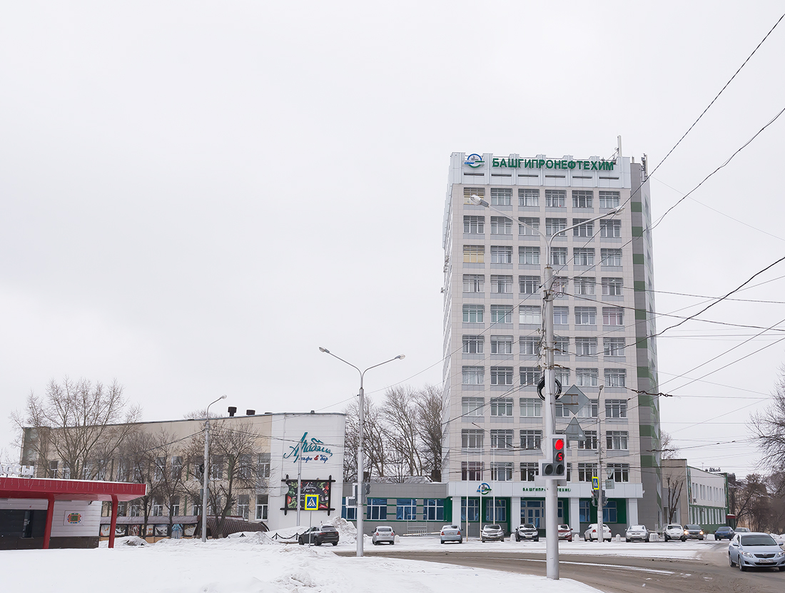Уфа, Улица Максима Горького, 35 / Кемеровская улица, 46