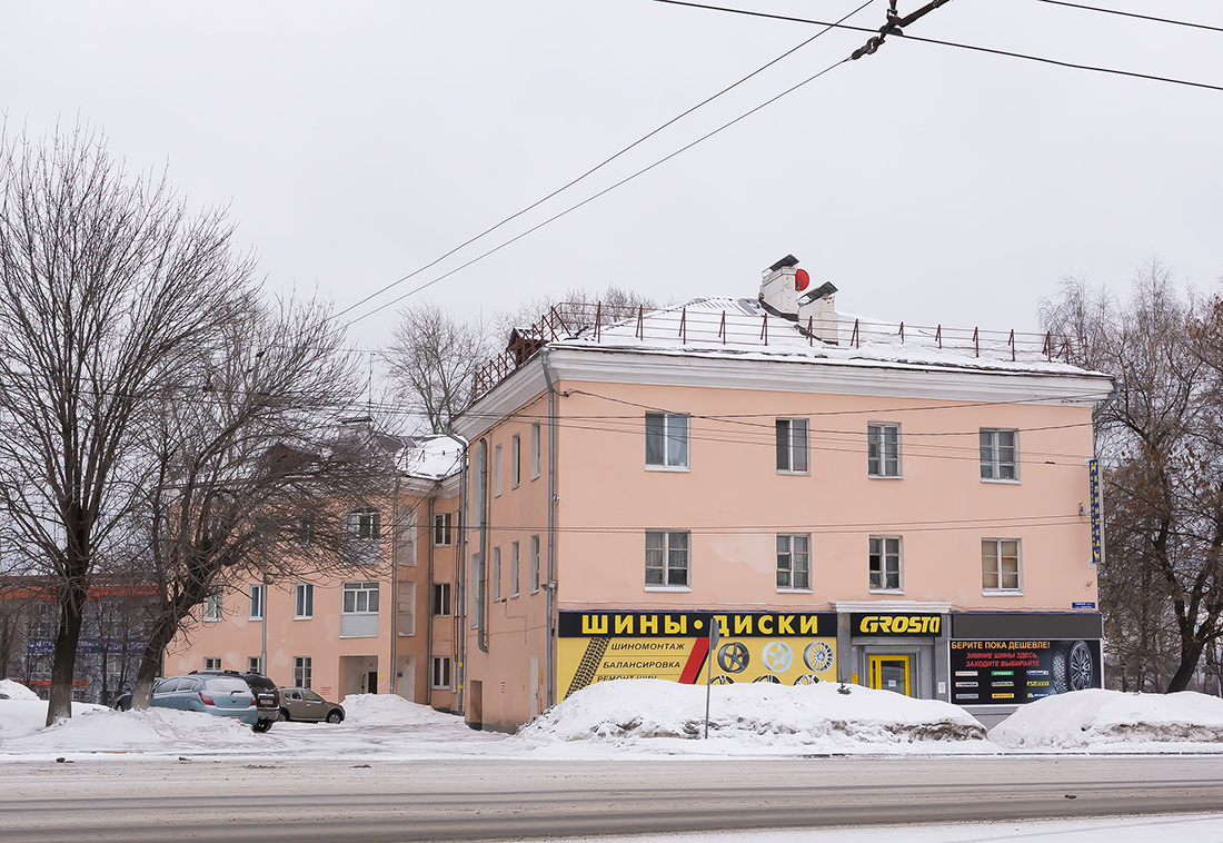 Уфа, Интернациональная улица, 1 / Улица Комарова, 2