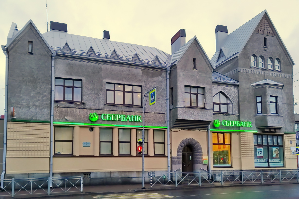 Сортавала, Карельская улица, 13 / Улица Гагарина, 1