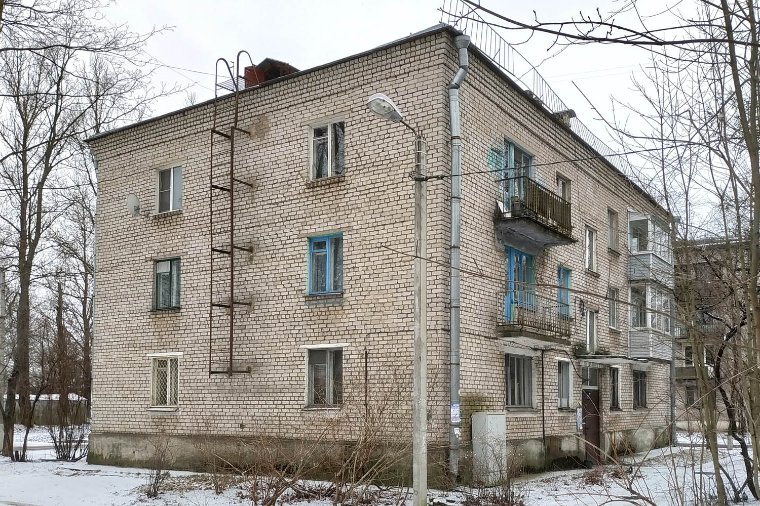 Кузьмоловский, Молодёжная улица, 1