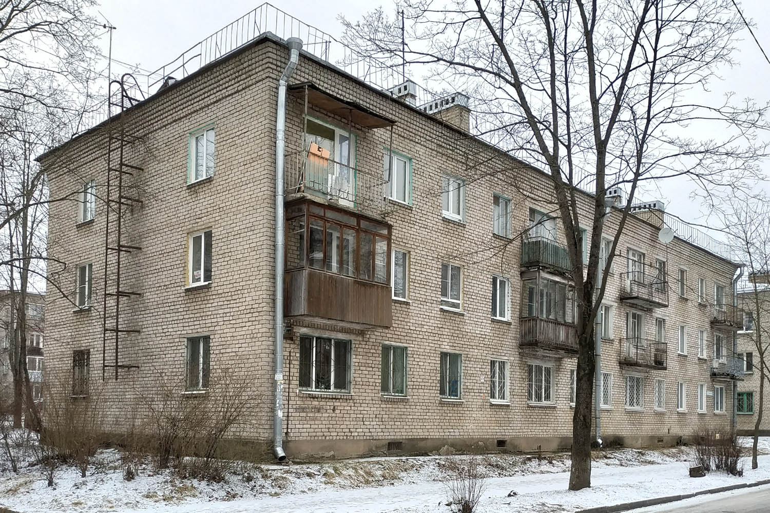 Кузьмоловский, Молодёжная улица, 4