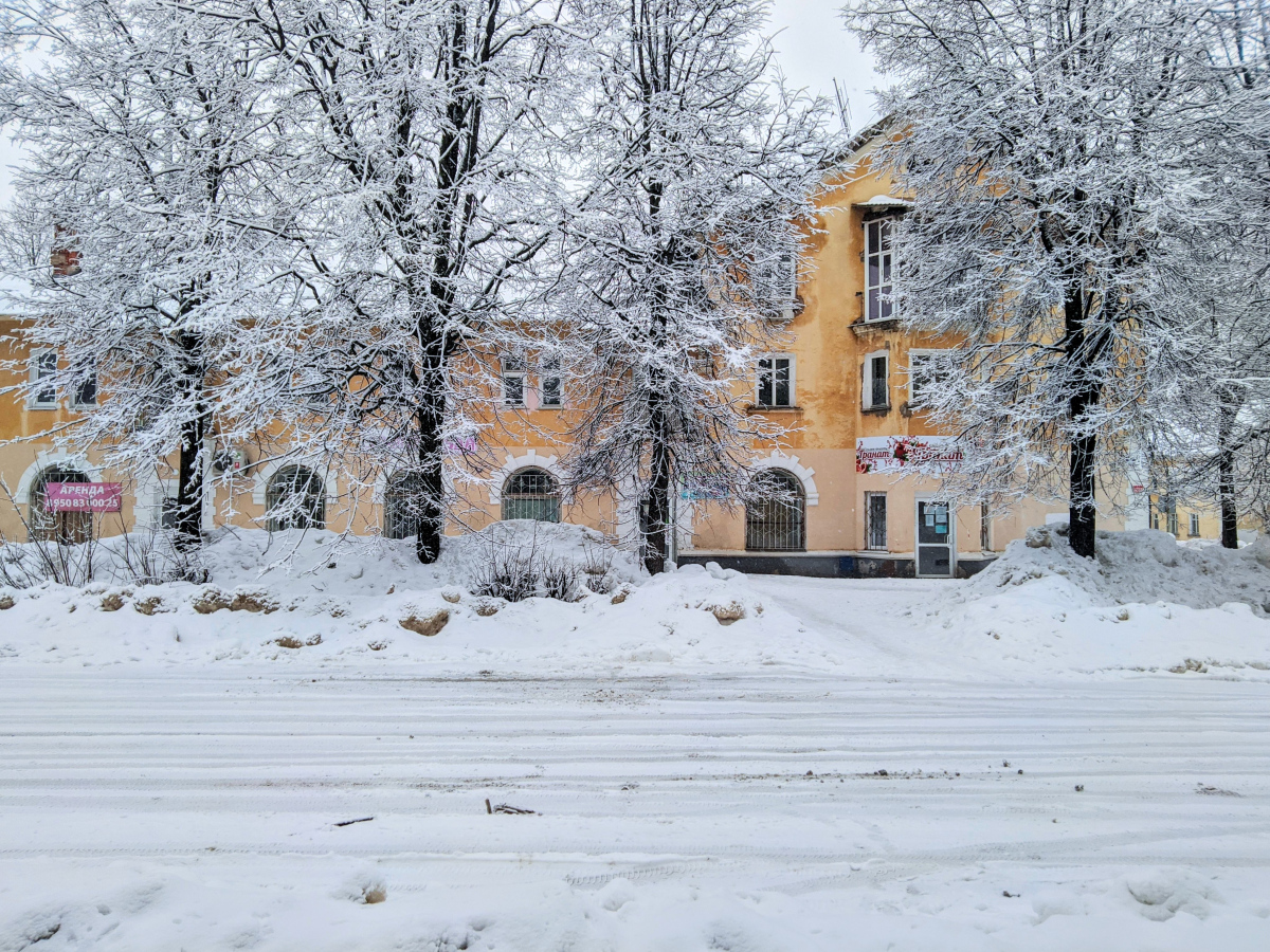Глазов, Школьная улица, 2 / Улица Белинского, 8
