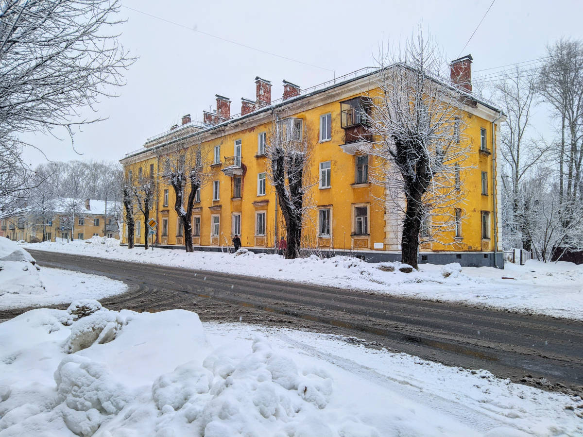 Глазов, Советская улица, 11 / Улица Дзержинского, 17