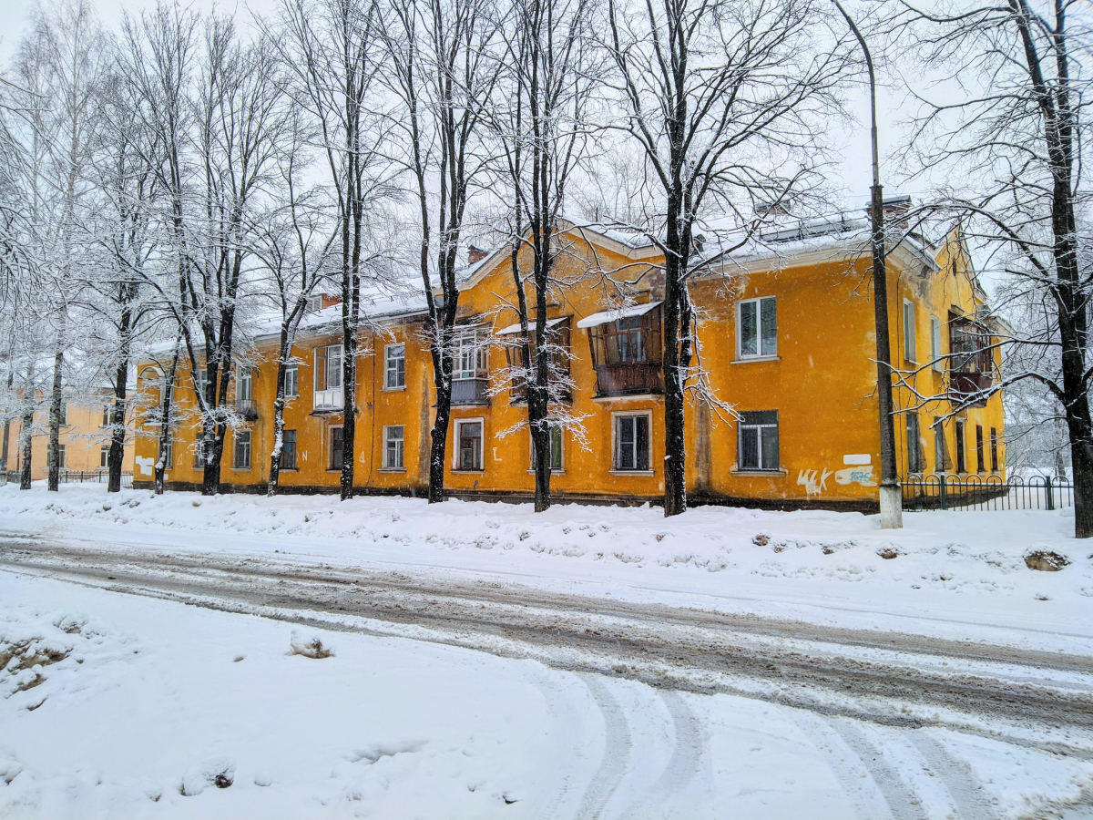 Glazov, Комсомольская улица, 3
