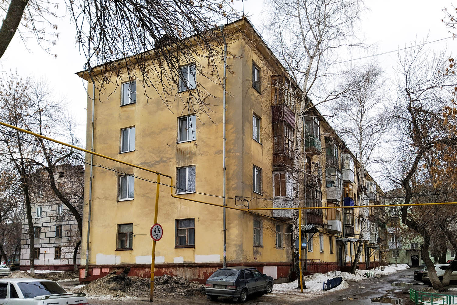 Novokuybyshevsk, Улица Кадомцева, 1