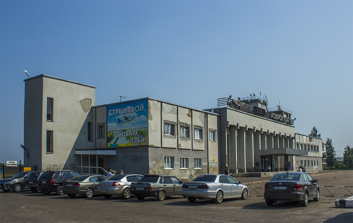 Стрежевой, Аэропорт