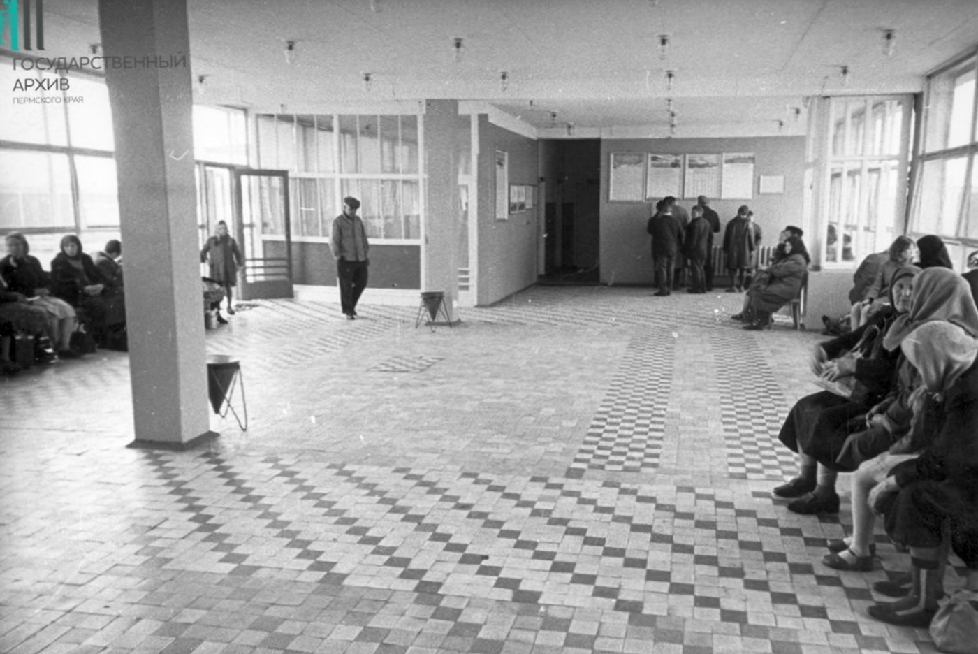 Еловский муниципальный округ, прочие н.п., с. Елово, Улица Ленина, 1