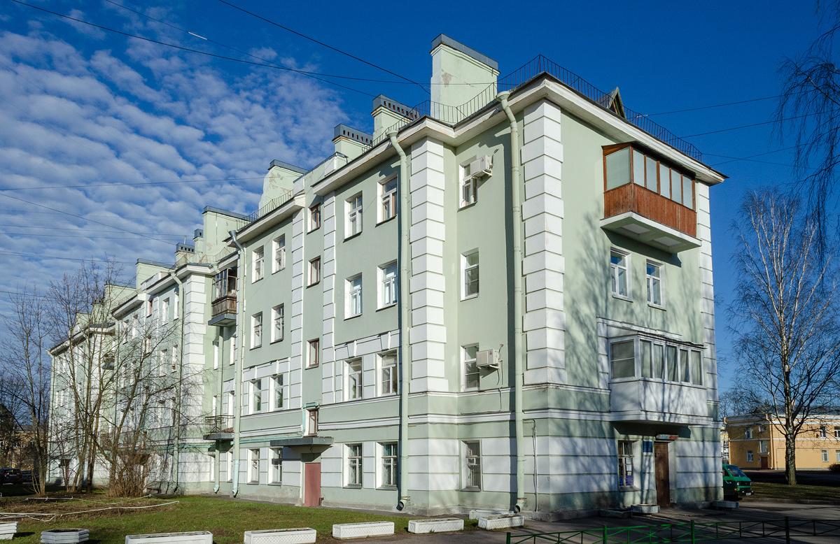 Peterhof, Эрлеровский бульвар, 4