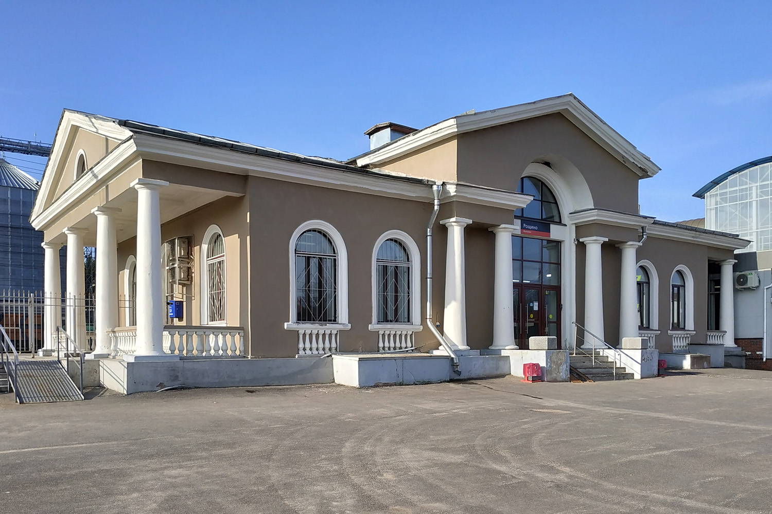 Рощино, Привокзальная улица, 3*
