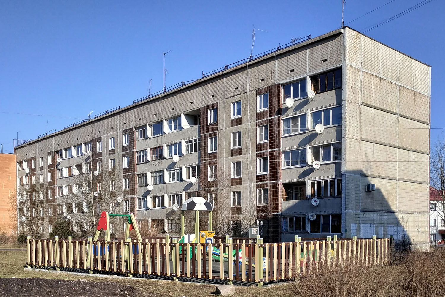 Рощино, Садовая улица, 6