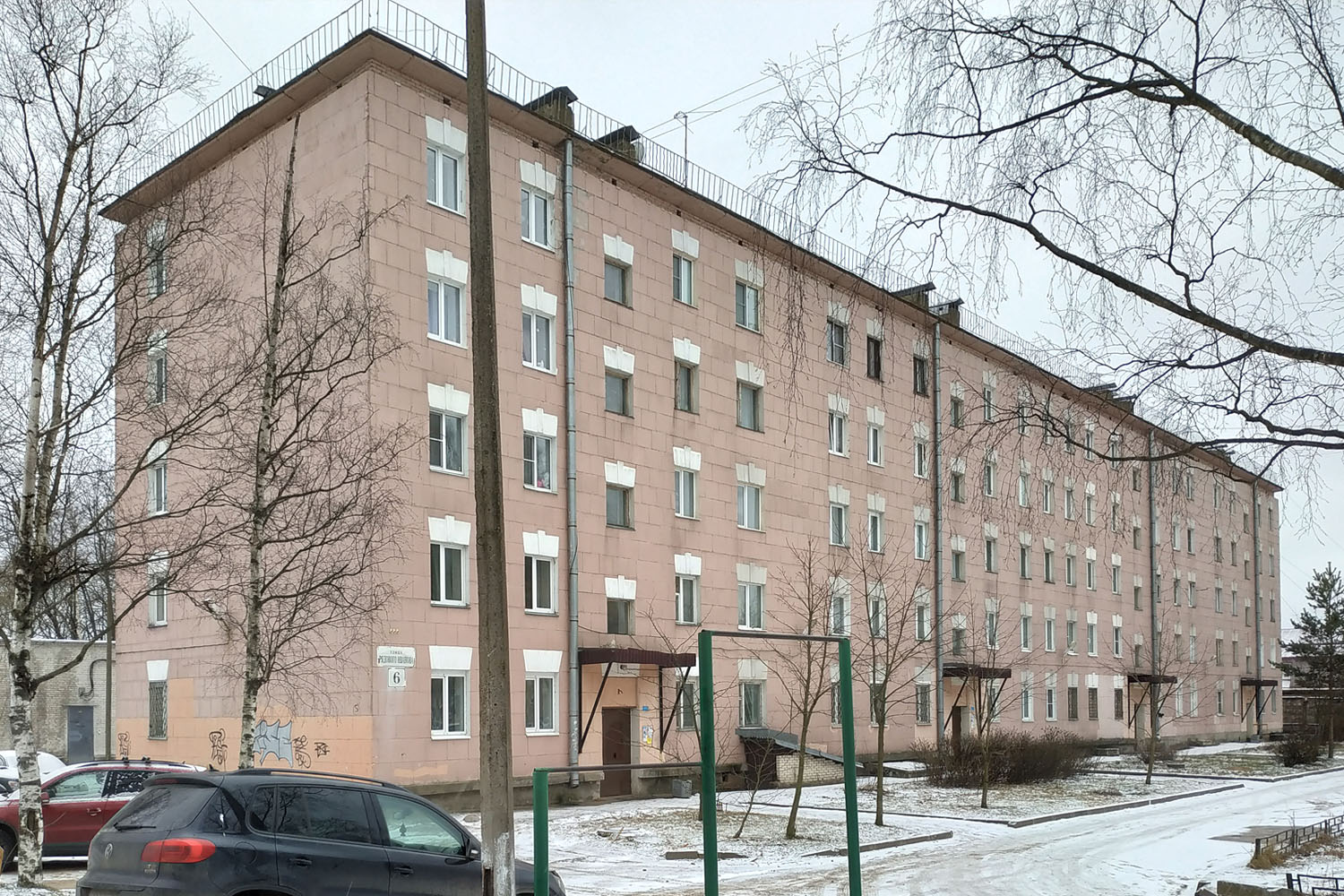 Кузьмоловский, Улица Рядового Иванова, 6