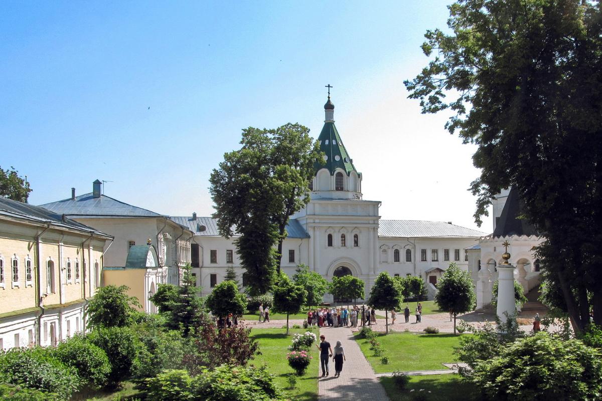 Kostroma, Улица Просвещения, 1 (Братский корпус); Улица Просвещения, 1 (Настоятельские покои); Улица Просвещения, 1 корп. 5