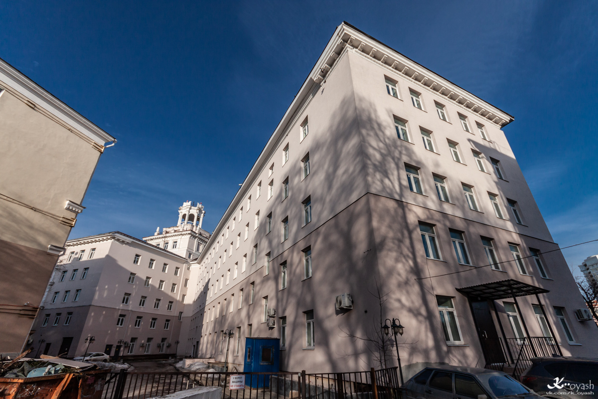 Казань, Улица Николая Ершова, 32 / Улица Абжалилова, 23