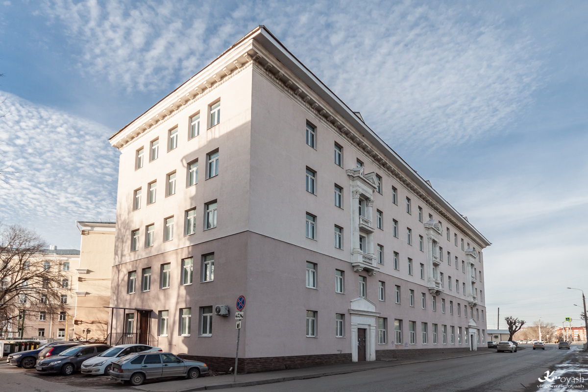 Казань, Улица Николая Ершова, 32 / Улица Абжалилова, 23