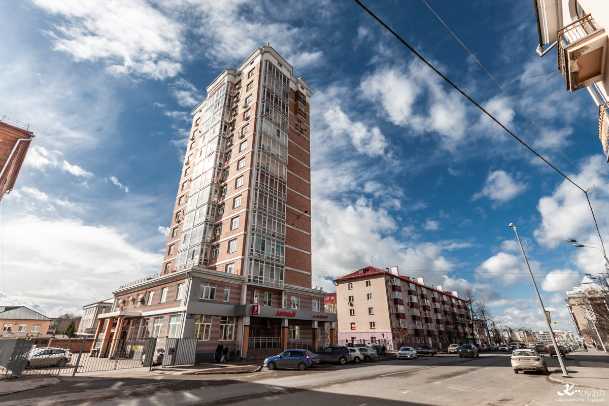 Казань, Улица Качалова, 76; Улица Нурсултана Назарбаева, 21 / Улица Качалова, 64