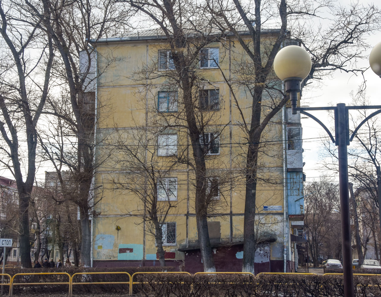 Тольятти, Комсомольская улица, 147 / Улица Победы, 33