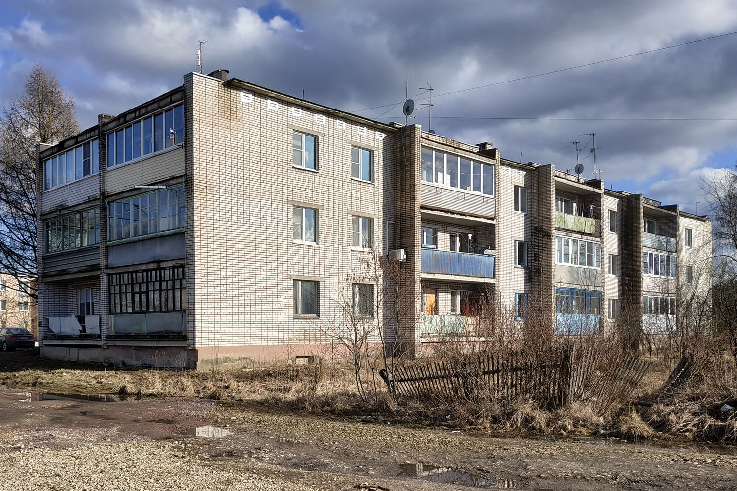 Гатчинский округ, прочие н. п., Семрино, Большой проспект, 1