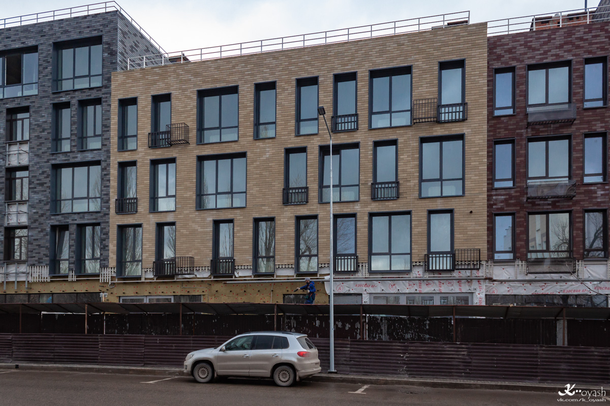 Казань, Улица Николая Столбова, 1 / Улица Галиаскара Камала, 3