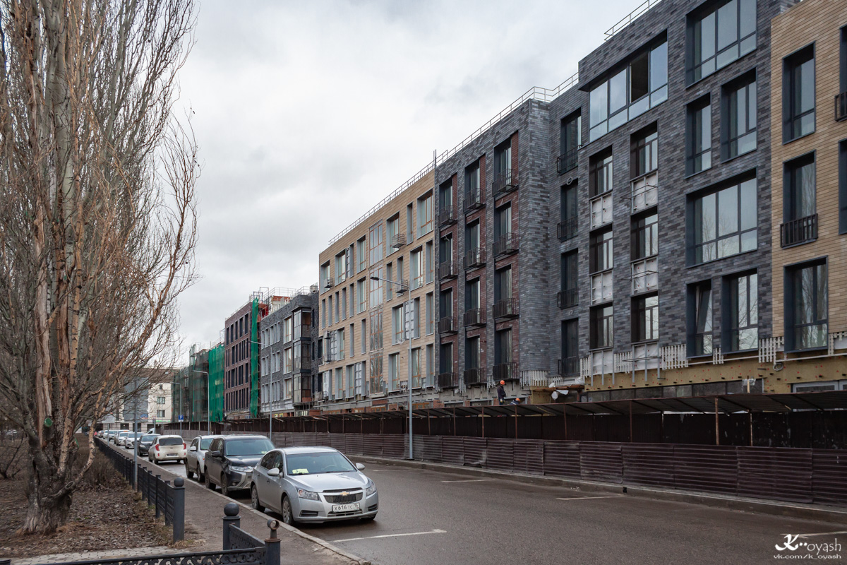 Казань, Улица Николая Столбова, 1 / Улица Галиаскара Камала, 3