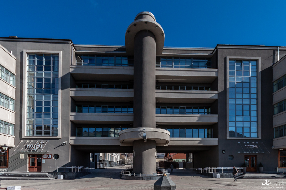 Казань, Улица Баумана, 19 / Профсоюзная улица, 16Б