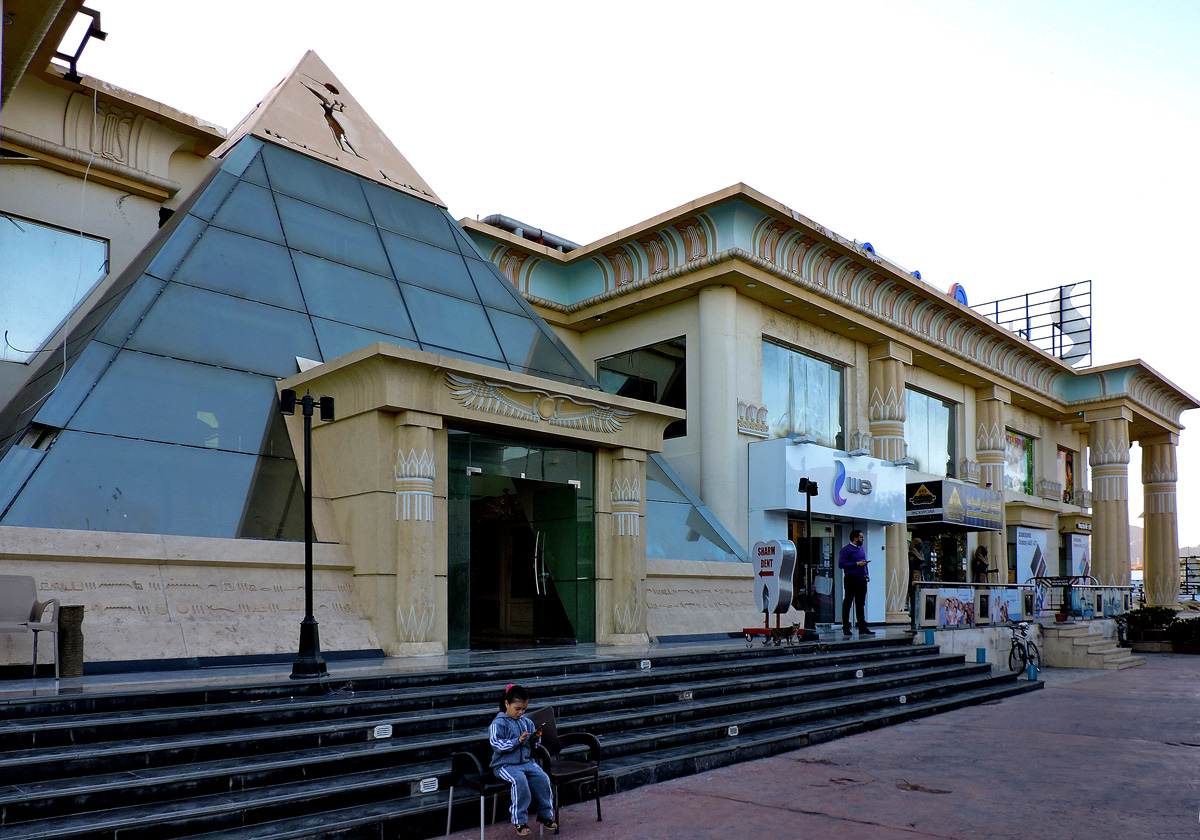 Шарм-эш-Шейх, Naama Bay, El Salam Road, Golden Piramids