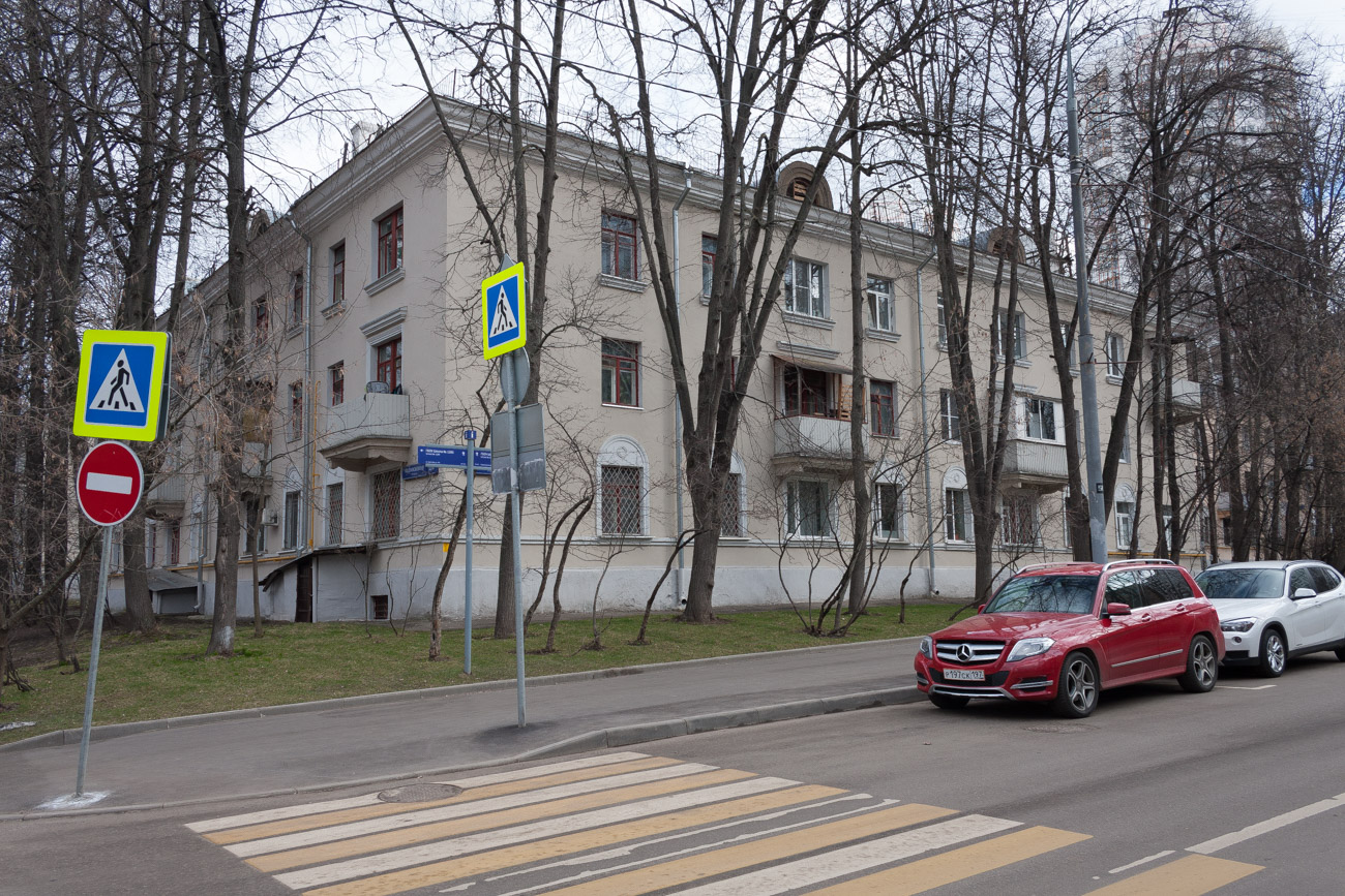 Москва, Подмосковная улица, 2 / Улица Долгова, 4