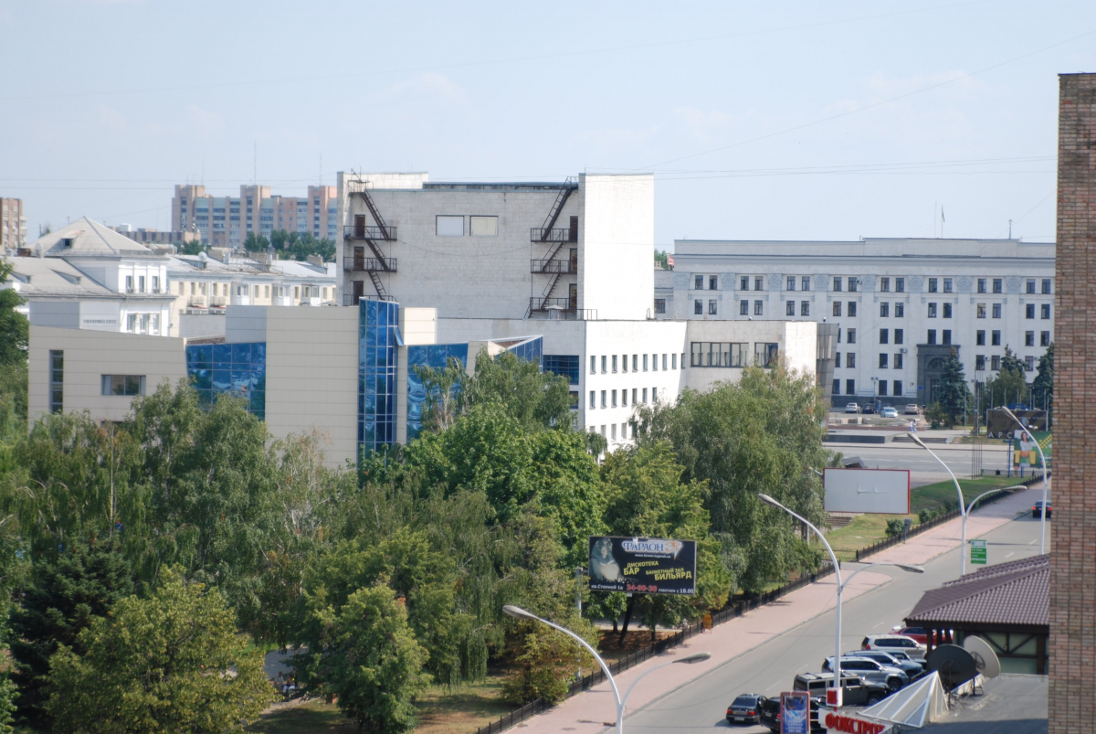 Луганск, Улица Коцюбинского, 9а; Площадь Героев Великой Отечественной войны, 9