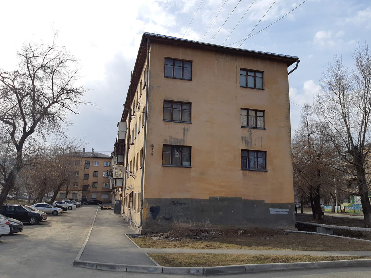 Челябинск, Улица Максима Горького, 4 / Улица Ловина, 9