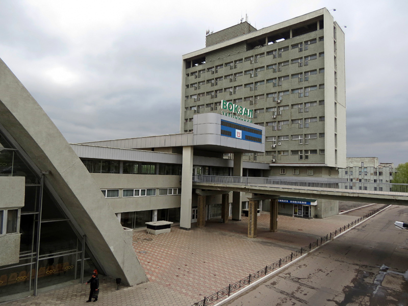 Луганск, Улица Виктора Пятёркина, 6