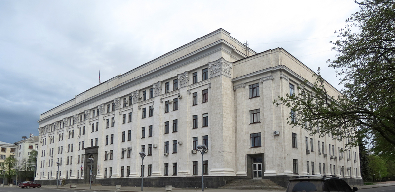 Луганск, Площадь Героев Великой Отечественной войны, 9