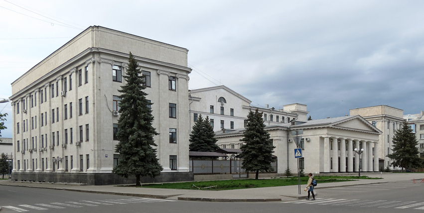 Луганск, Площадь Героев Великой Отечественной войны, 9
