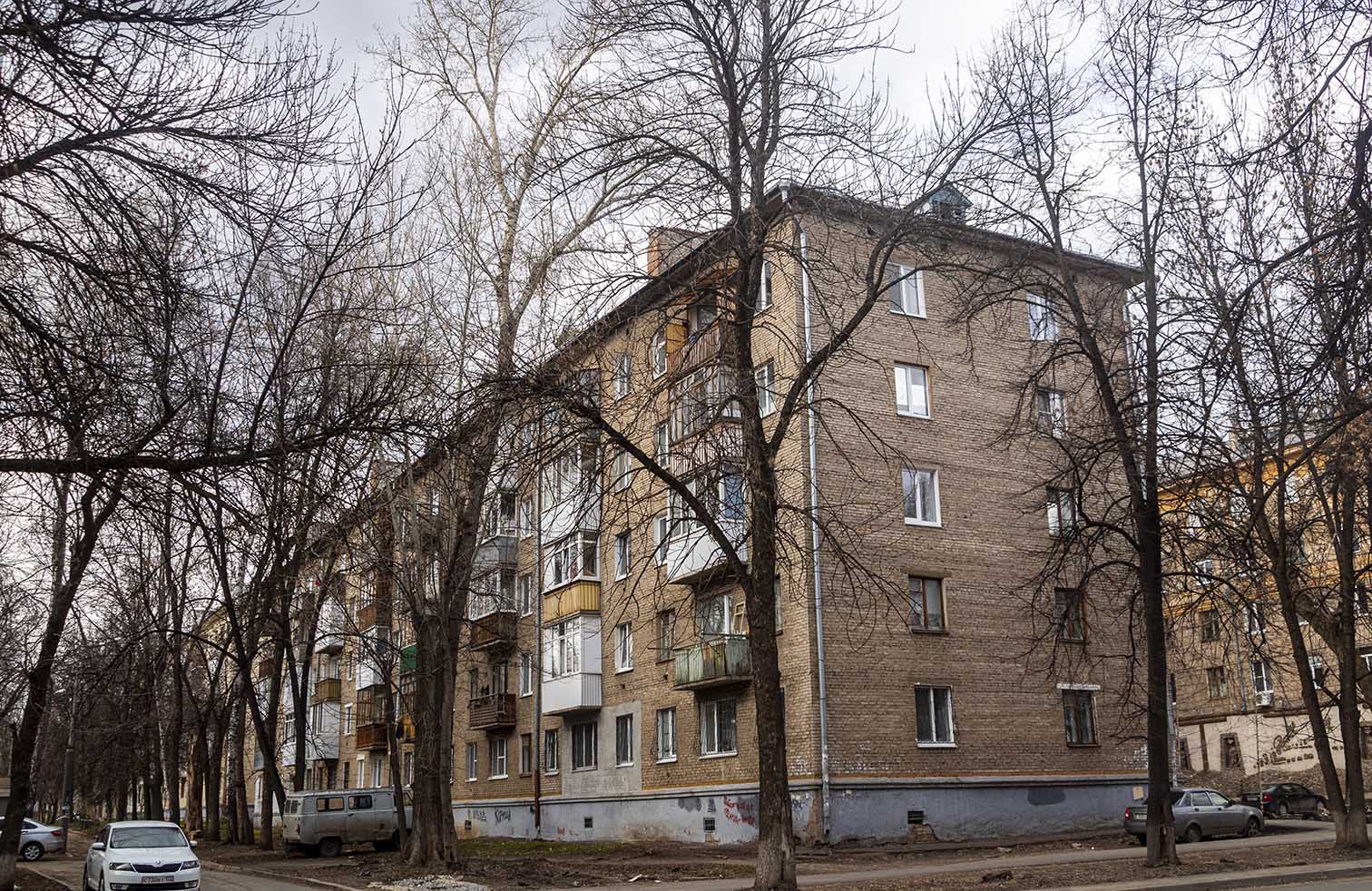 Уфа, Улица 40 лет Октября, 8 / Улица Гончарова, 15