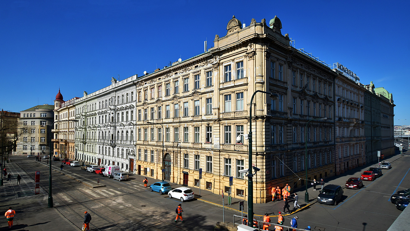 Прага, Opletalova, 53​ / Senovážné náměstí, 14; Bolzanova, 1​ / Opletalova, 34; Bolzanova, 3; Bolzanova, 5; Bolzanova, 7​ / U Bulhara, 1; U Bulhara, 3; U Bulhara, 5; Hybernská, 42 / U Bulhara, 7