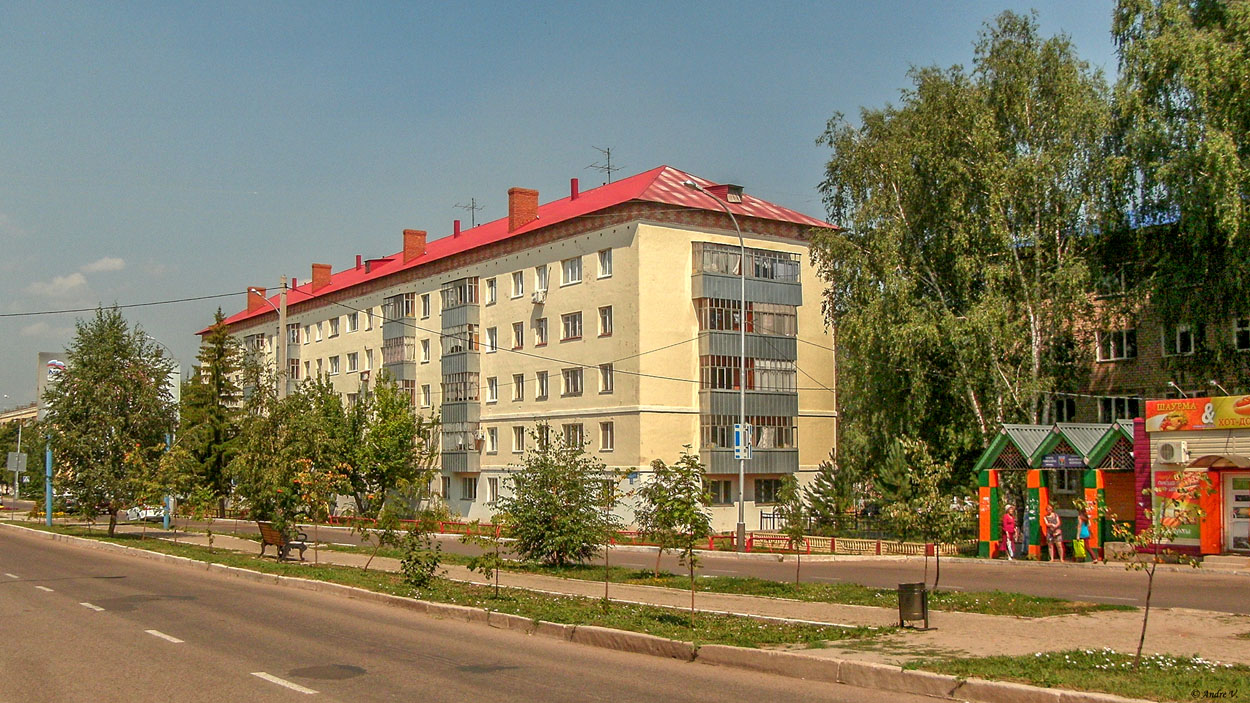 Ишимбай, Проспект Ленина, 62 / Улица Губкина, 32; Улица Губкина, 28*