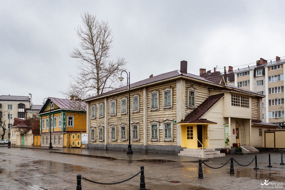 Казань, Улица Каюма Насыри, 12; Улица Каюма Насыри, 10А; Улица Каюма Насыри, 10