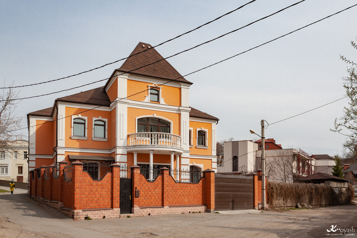 Казань, Овражная улица, 1; Овражная улица, 3