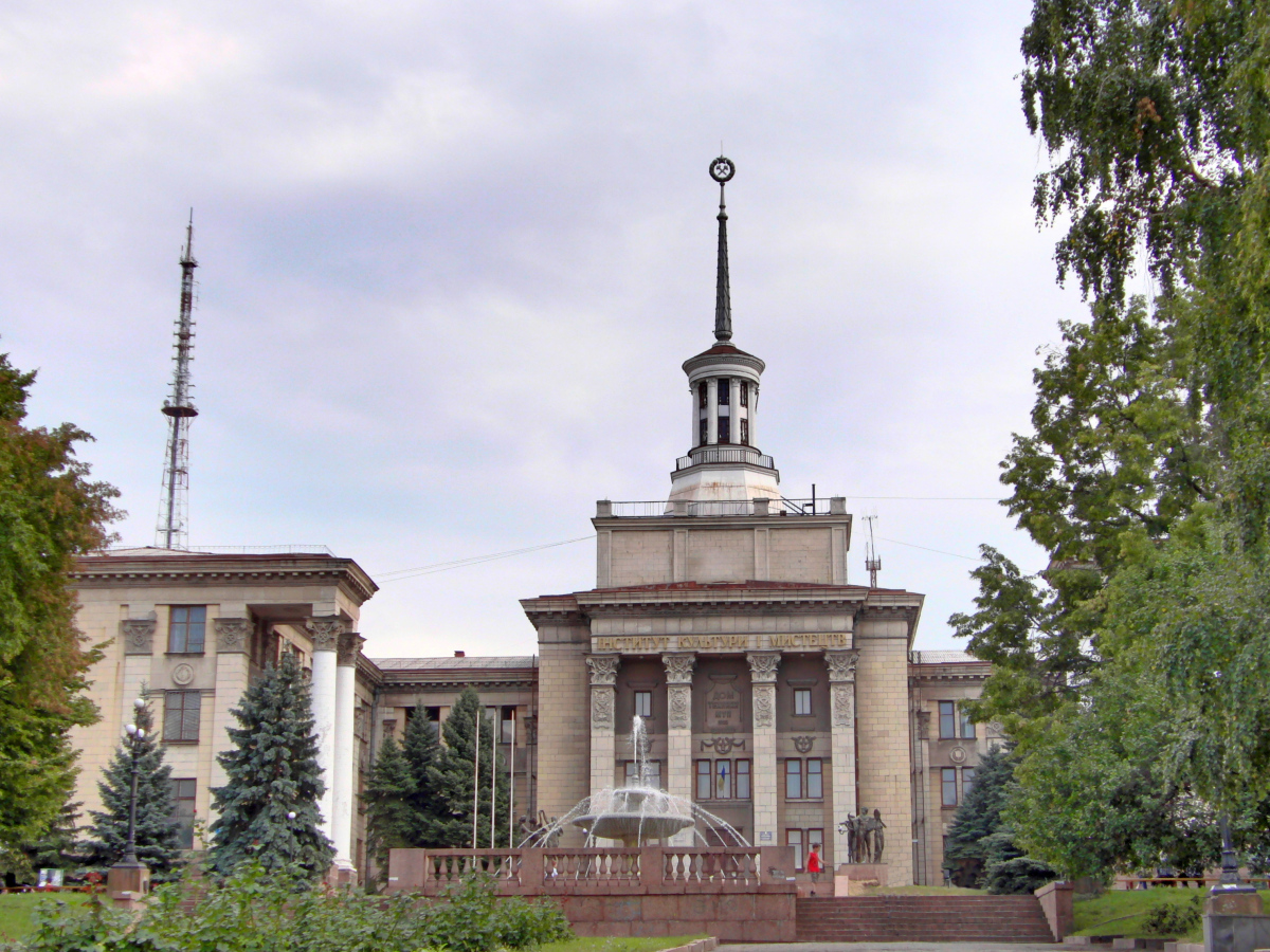 Луганск, Красная площадь, 7