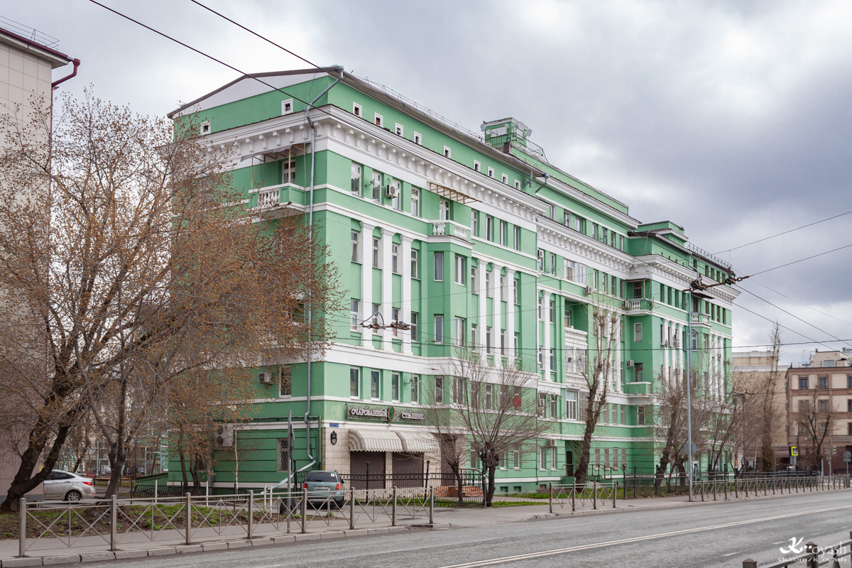 Казань, Московская улица, 23 / Улица Чернышевского, 24