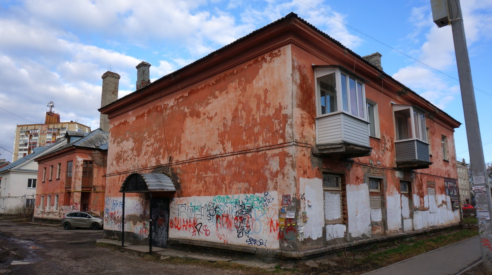 Пермь, Улица Карпинского, 76​ / Конноармейская улица, 31